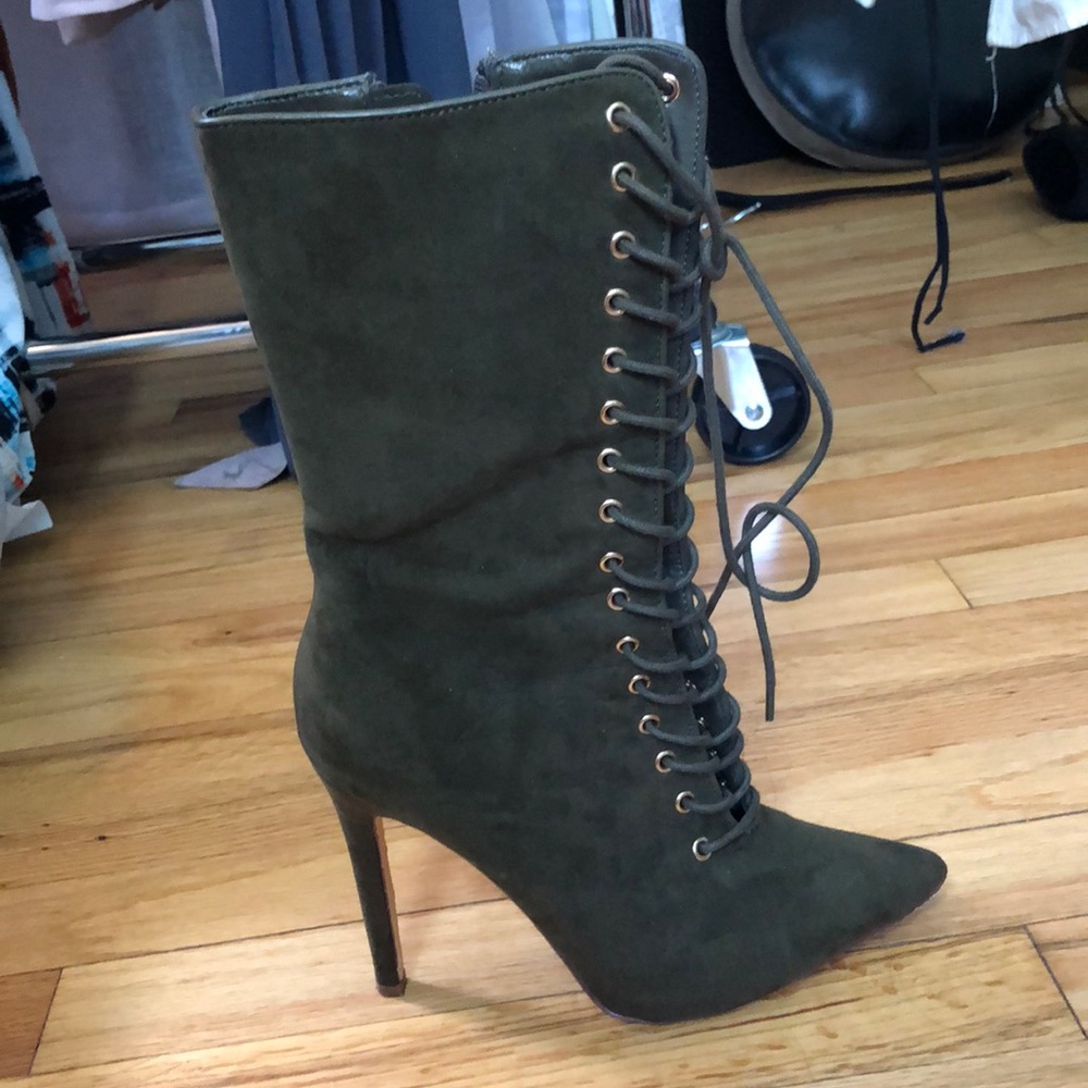 Pointed toe boots